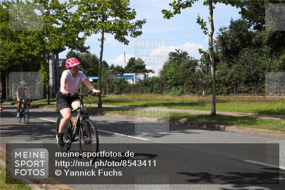 10.08.2025 - GEWOBA Citytriathlon Bremen Yannick Fuchs http://msf.ph/oto/8543411 10.08.2025 14:36:41 Radfahren 24, 41, 46, 123, 136, 255, 285, 314, 391, 521 meine-sportfotos.de
