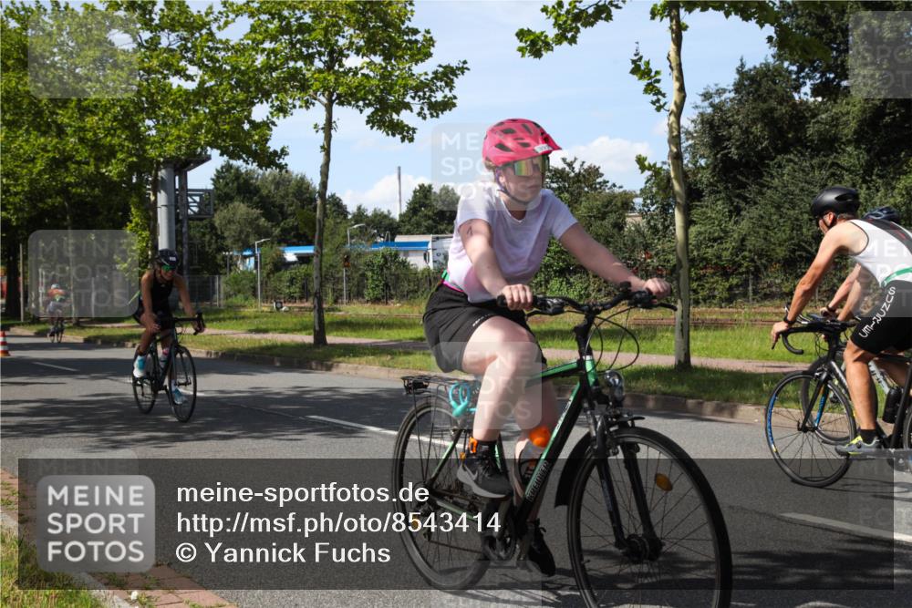 10.08.2025 - GEWOBA Citytriathlon Bremen Yannick Fuchs http://msf.ph/oto/8543414 10.08.2025 14:36:42 Radfahren 24, 41, 46, 123, 136, 227, 285, 314, 391, 521 meine-sportfotos.de