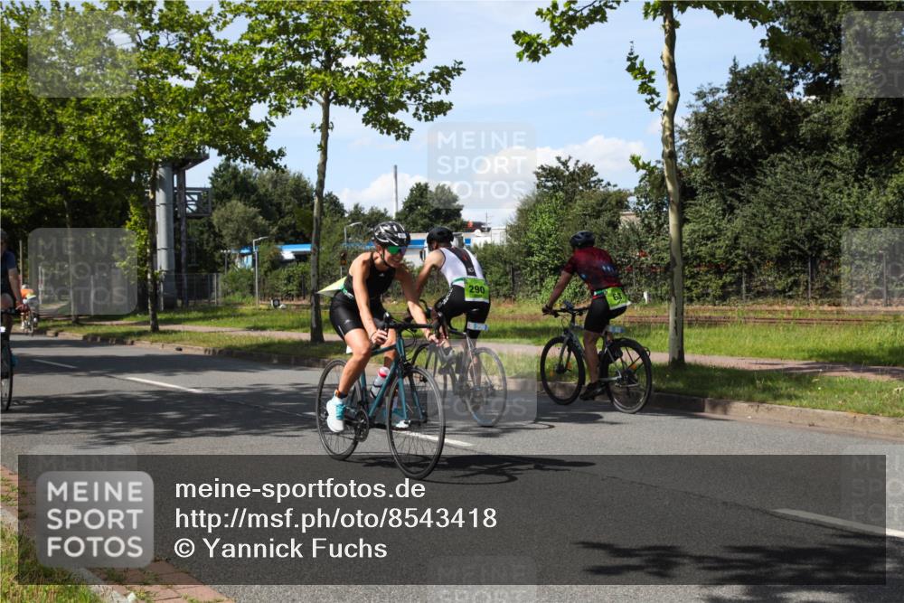 10.08.2025 - GEWOBA Citytriathlon Bremen Yannick Fuchs http://msf.ph/oto/8543418 10.08.2025 14:36:42 Radfahren 24, 41, 46, 123, 136, 227, 285, 314, 391, 521 meine-sportfotos.de