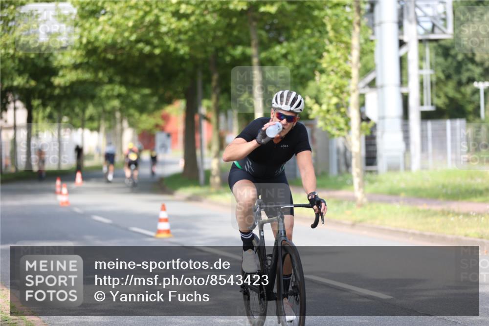 10.08.2025 - GEWOBA Citytriathlon Bremen Yannick Fuchs http://msf.ph/oto/8543423 10.08.2025 10:49:15 Radfahren 81, 105, 151, 213, 245, 387, 407, 420, 430 meine-sportfotos.de
