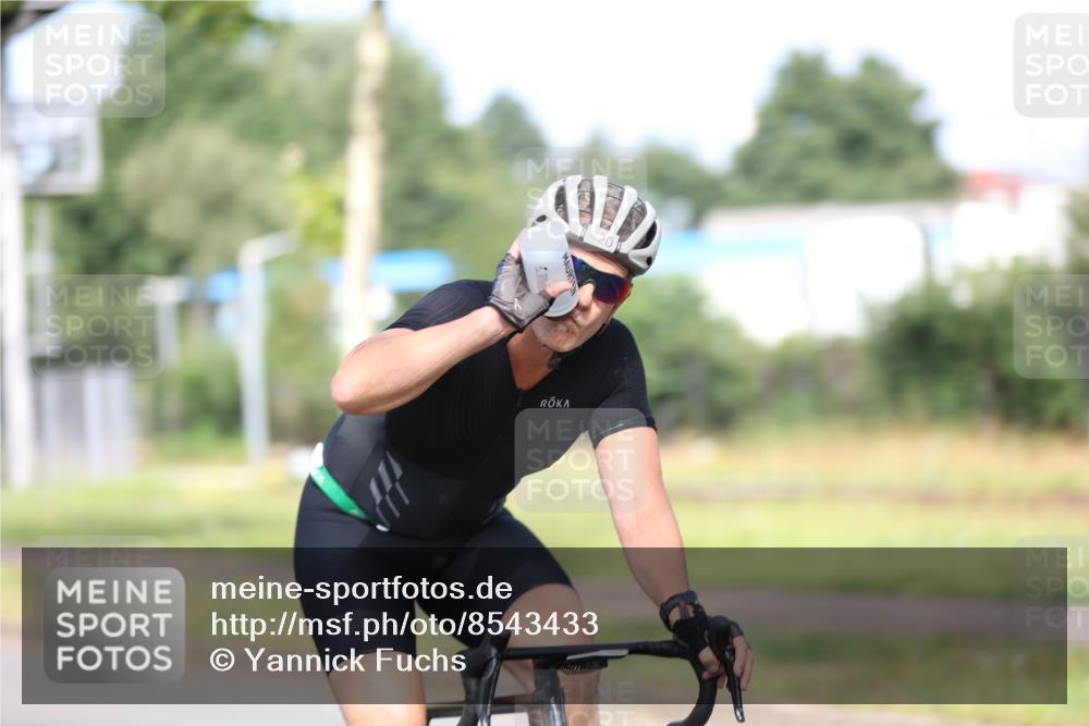 10.08.2025 - GEWOBA Citytriathlon Bremen Yannick Fuchs http://msf.ph/oto/8543433 10.08.2025 10:49:15 Radfahren 81, 105, 151, 213, 245, 387, 407, 420, 430 meine-sportfotos.de