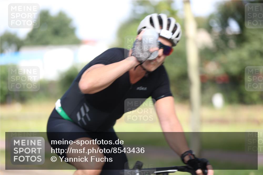 10.08.2025 - GEWOBA Citytriathlon Bremen Yannick Fuchs http://msf.ph/oto/8543436 10.08.2025 10:49:15 Radfahren 81, 105, 151, 213, 245, 387, 407, 420, 430 meine-sportfotos.de