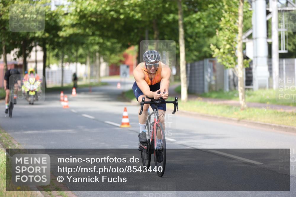 10.08.2025 - GEWOBA Citytriathlon Bremen Yannick Fuchs http://msf.ph/oto/8543440 10.08.2025 10:49:22 Radfahren 81, 105, 151, 213, 245, 387, 405, 407, 420, 430 meine-sportfotos.de