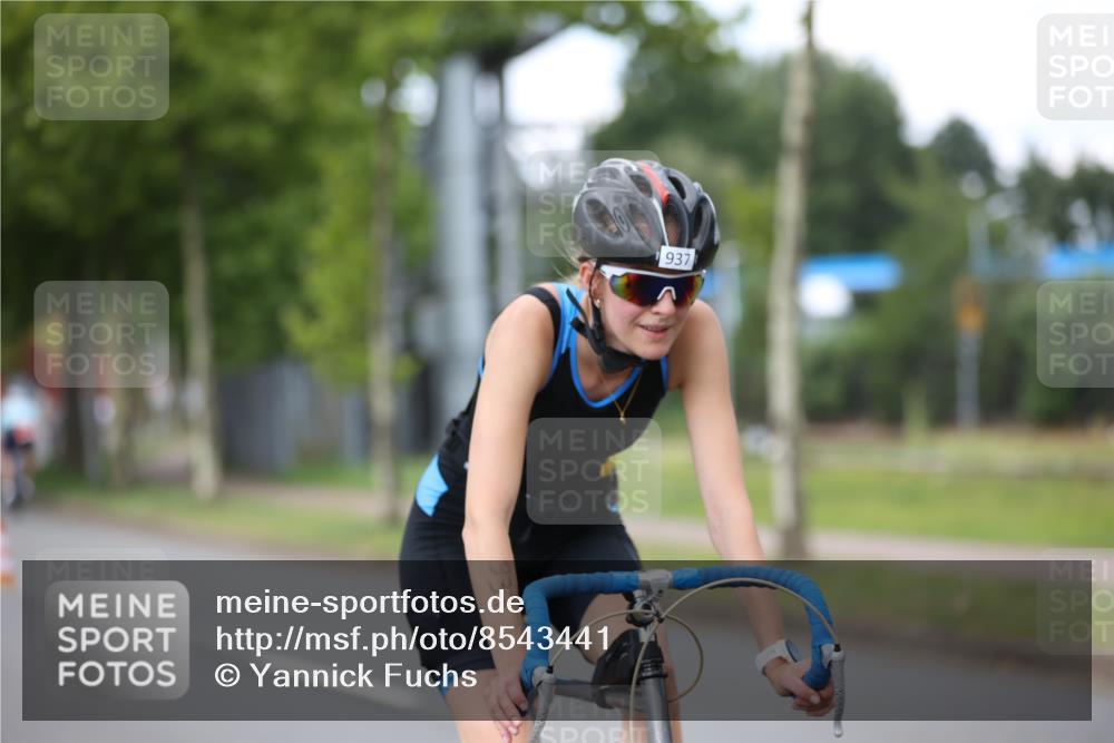 10.08.2025 - GEWOBA Citytriathlon Bremen Yannick Fuchs http://msf.ph/oto/8543441 10.08.2025 12:50:55 Radfahren 681, 776, 894, 937, 1016 meine-sportfotos.de