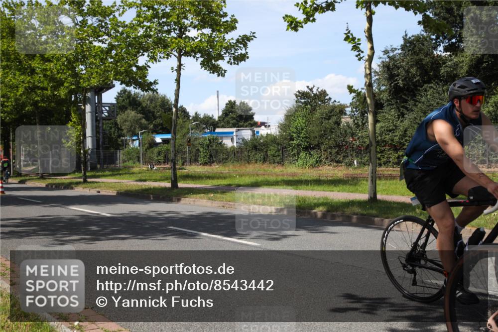 10.08.2025 - GEWOBA Citytriathlon Bremen Yannick Fuchs http://msf.ph/oto/8543442 10.08.2025 14:36:49 Radfahren 24, 41, 46, 106, 123, 136, 227, 239, 263, 285, 314, 521 meine-sportfotos.de