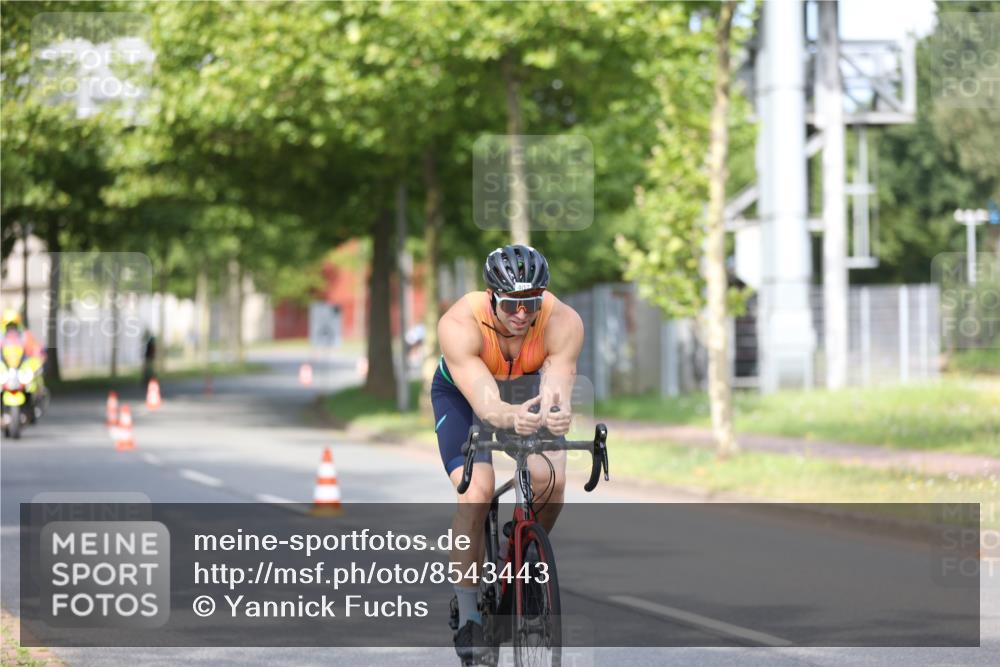10.08.2025 - GEWOBA Citytriathlon Bremen Yannick Fuchs http://msf.ph/oto/8543443 10.08.2025 10:49:22 Radfahren 81, 105, 151, 213, 245, 387, 405, 407, 420, 430 meine-sportfotos.de