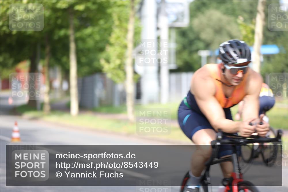 10.08.2025 - GEWOBA Citytriathlon Bremen Yannick Fuchs http://msf.ph/oto/8543449 10.08.2025 10:49:22 Radfahren 81, 105, 151, 213, 245, 387, 405, 407, 420, 430 meine-sportfotos.de