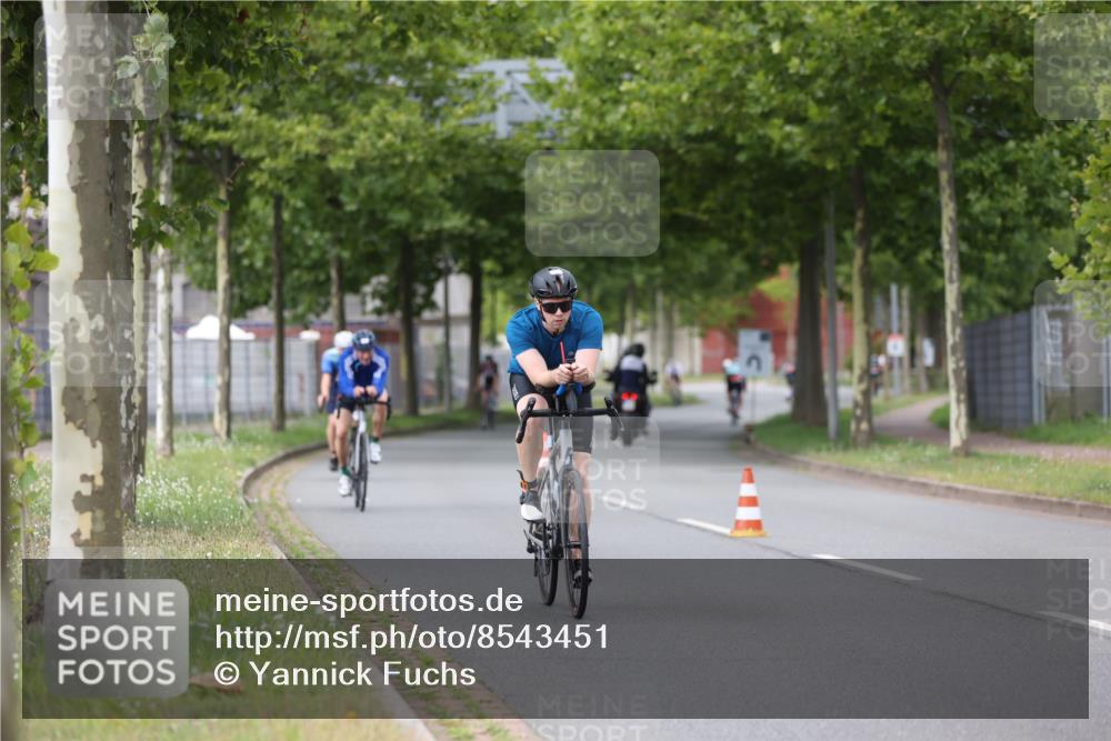 10.08.2025 - GEWOBA Citytriathlon Bremen Yannick Fuchs http://msf.ph/oto/8543451 10.08.2025 12:51:00 Radfahren 551, 681, 768, 776, 894, 924, 937 meine-sportfotos.de