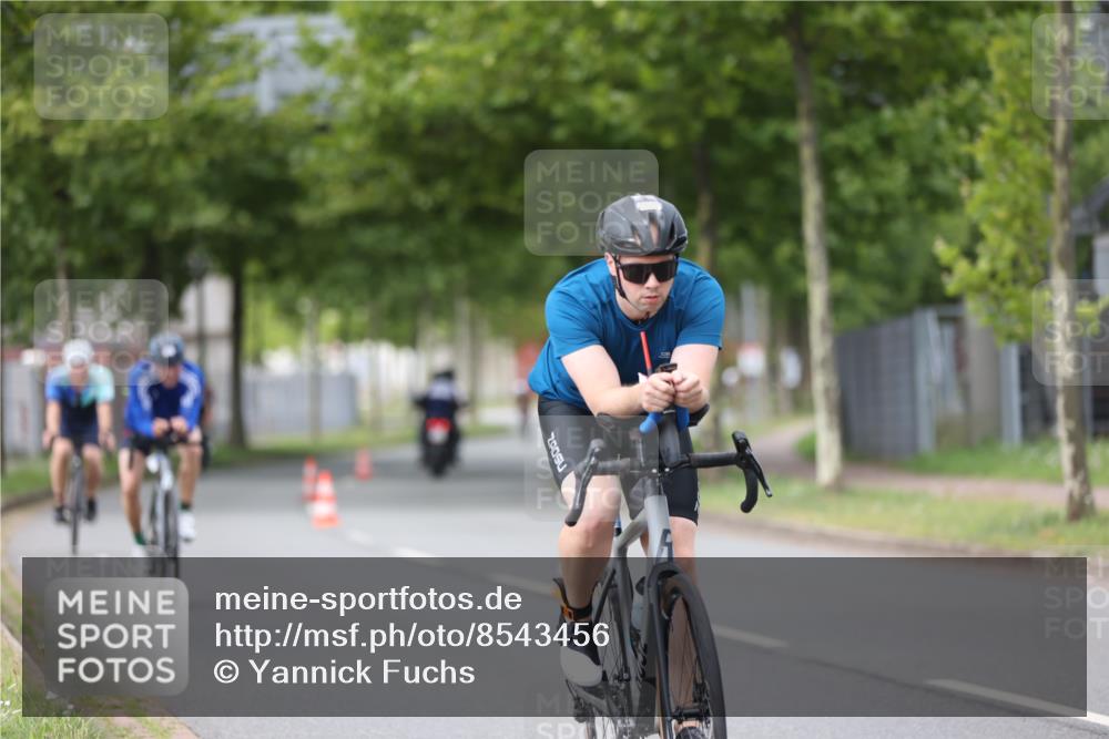 10.08.2025 - GEWOBA Citytriathlon Bremen Yannick Fuchs http://msf.ph/oto/8543456 10.08.2025 12:51:00 Radfahren 551, 681, 768, 776, 894, 924, 937 meine-sportfotos.de