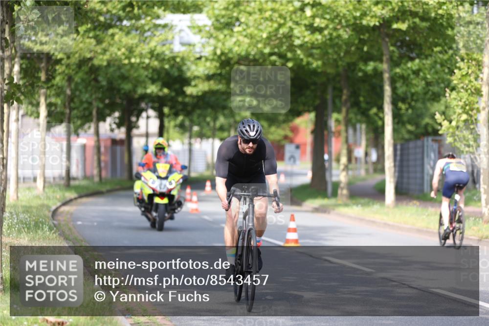 10.08.2025 - GEWOBA Citytriathlon Bremen Yannick Fuchs http://msf.ph/oto/8543457 10.08.2025 10:49:23 Radfahren 81, 105, 151, 245, 387, 405, 407, 420, 430 meine-sportfotos.de