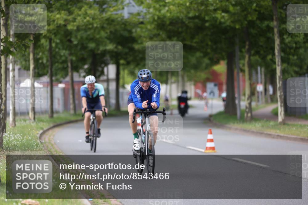 10.08.2025 - GEWOBA Citytriathlon Bremen Yannick Fuchs http://msf.ph/oto/8543466 10.08.2025 12:51:01 Radfahren 551, 681, 768, 776, 894, 924, 937 meine-sportfotos.de