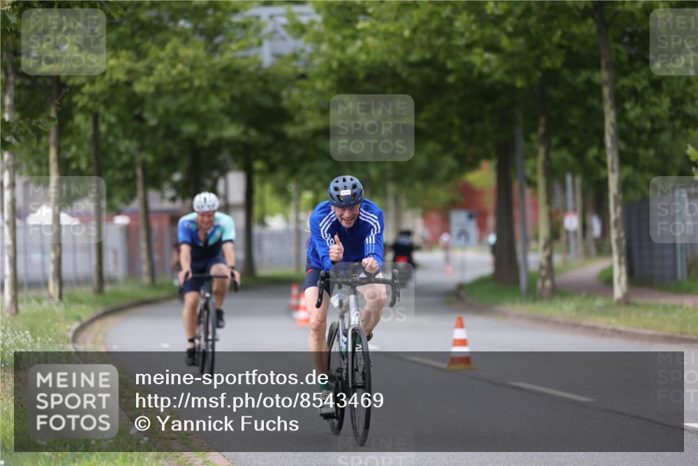 10.08.2025 - GEWOBA Citytriathlon Bremen Yannick Fuchs http://msf.ph/oto/8543469 10.08.2025 12:51:01 Radfahren 551, 681, 768, 776, 894, 924, 937 meine-sportfotos.de