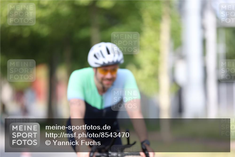 10.08.2025 - GEWOBA Citytriathlon Bremen Yannick Fuchs http://msf.ph/oto/8543470 10.08.2025 10:49:31 Radfahren 353, 387, 405, 407 meine-sportfotos.de