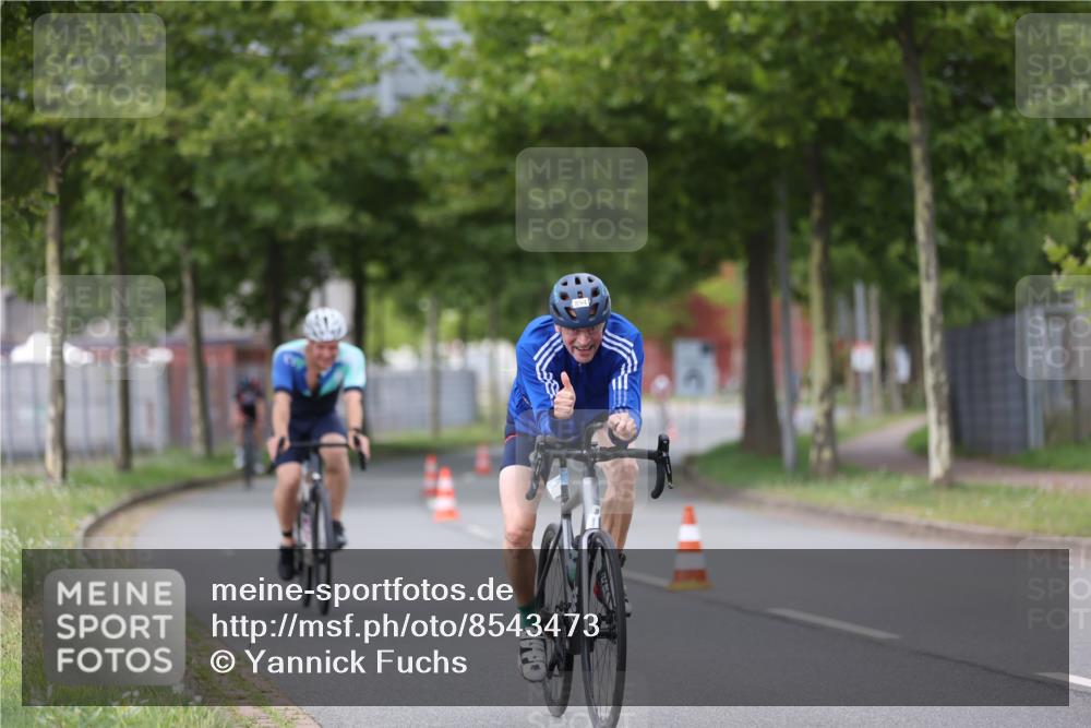 10.08.2025 - GEWOBA Citytriathlon Bremen Yannick Fuchs http://msf.ph/oto/8543473 10.08.2025 12:51:02 Radfahren 551, 681, 719, 768, 776, 894, 924, 937 meine-sportfotos.de