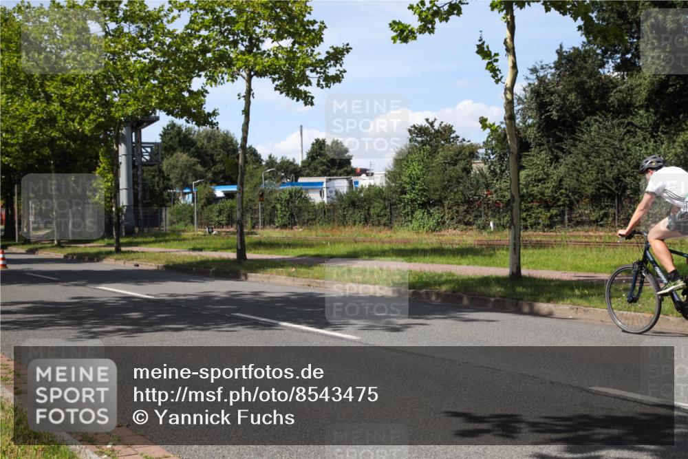 10.08.2025 - GEWOBA Citytriathlon Bremen Yannick Fuchs http://msf.ph/oto/8543475 10.08.2025 14:37:08 Radfahren 57, 78, 106, 121, 164, 201, 239, 240, 256, 257, 263, 512 meine-sportfotos.de