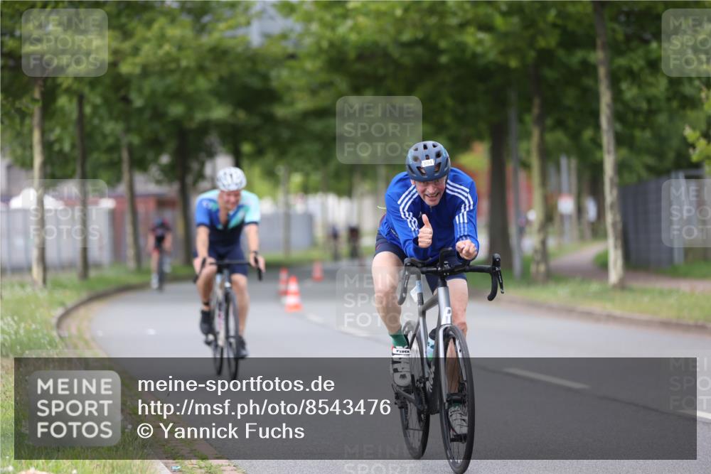 10.08.2025 - GEWOBA Citytriathlon Bremen Yannick Fuchs http://msf.ph/oto/8543476 10.08.2025 12:51:02 Radfahren 551, 681, 719, 768, 776, 894, 924, 937 meine-sportfotos.de