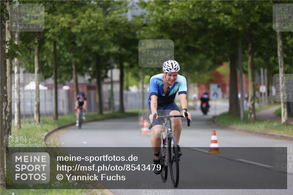 10.08.2025 - GEWOBA Citytriathlon Bremen Yannick Fuchs http://msf.ph/oto/8543479 10.08.2025 12:51:03 Radfahren 551, 681, 719, 768, 776, 894, 924, 937 meine-sportfotos.de