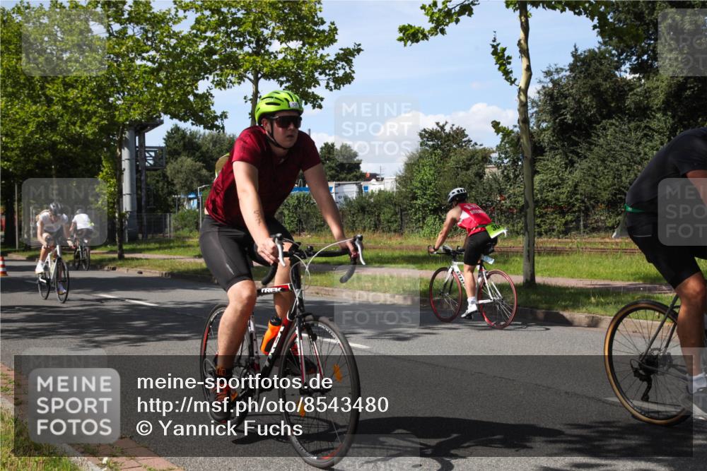 10.08.2025 - GEWOBA Citytriathlon Bremen Yannick Fuchs http://msf.ph/oto/8543480 10.08.2025 14:37:11 Radfahren 57, 78, 106, 121, 164, 201, 240, 256, 257, 512 meine-sportfotos.de