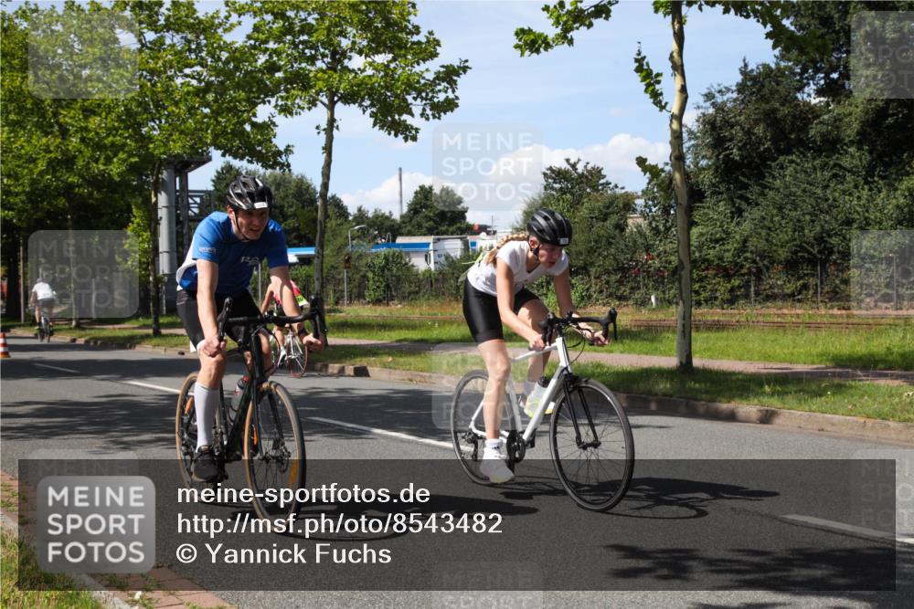 10.08.2025 - GEWOBA Citytriathlon Bremen Yannick Fuchs http://msf.ph/oto/8543482 10.08.2025 14:37:12 Radfahren 57, 78, 106, 121, 164, 201, 240, 256, 257, 512 meine-sportfotos.de