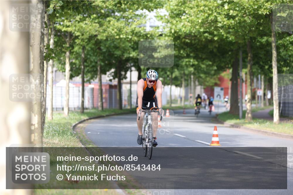 10.08.2025 - GEWOBA Citytriathlon Bremen Yannick Fuchs http://msf.ph/oto/8543484 10.08.2025 10:49:44 Radfahren 147, 353 meine-sportfotos.de