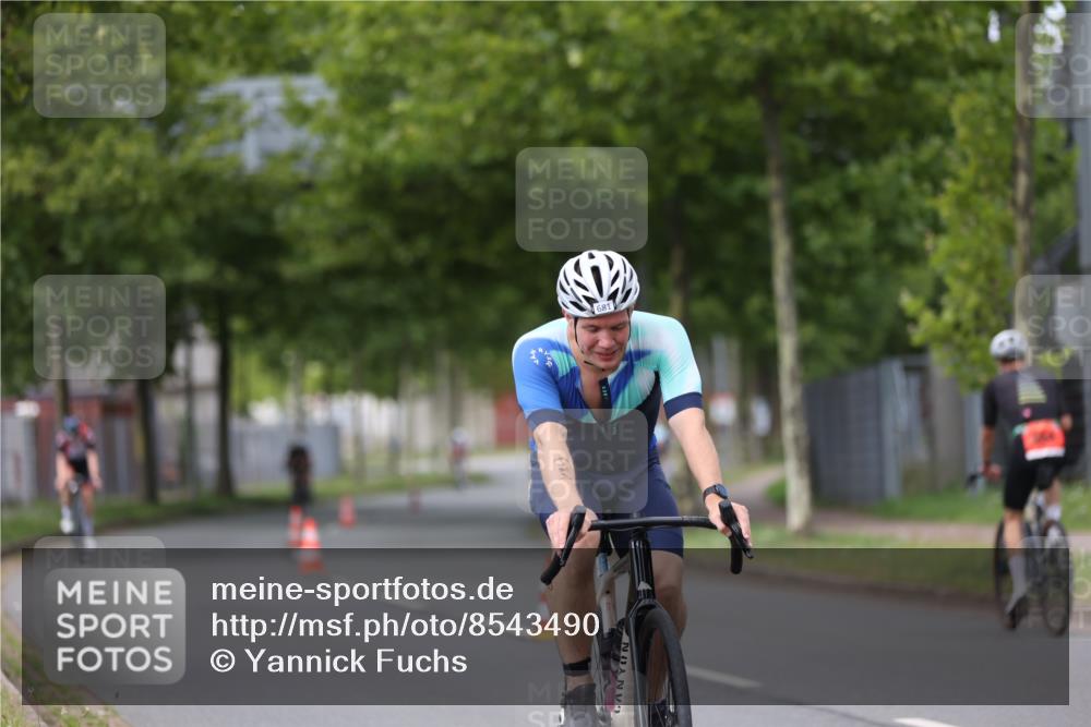 10.08.2025 - GEWOBA Citytriathlon Bremen Yannick Fuchs http://msf.ph/oto/8543490 10.08.2025 12:51:03 Radfahren 551, 681, 719, 768, 776, 894, 924, 937 meine-sportfotos.de