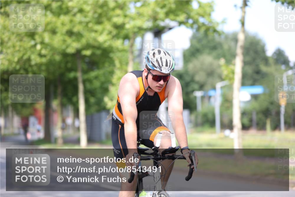 10.08.2025 - GEWOBA Citytriathlon Bremen Yannick Fuchs http://msf.ph/oto/8543491 10.08.2025 10:49:46 Radfahren 147, 353, 408 meine-sportfotos.de