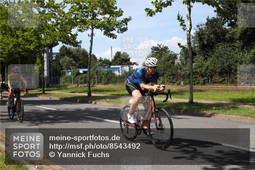 10.08.2025 - GEWOBA Citytriathlon Bremen Yannick Fuchs http://msf.ph/oto/8543492 10.08.2025 14:37:21 Radfahren 57, 58, 78, 121, 164, 197, 201, 254, 287, 512 meine-sportfotos.de