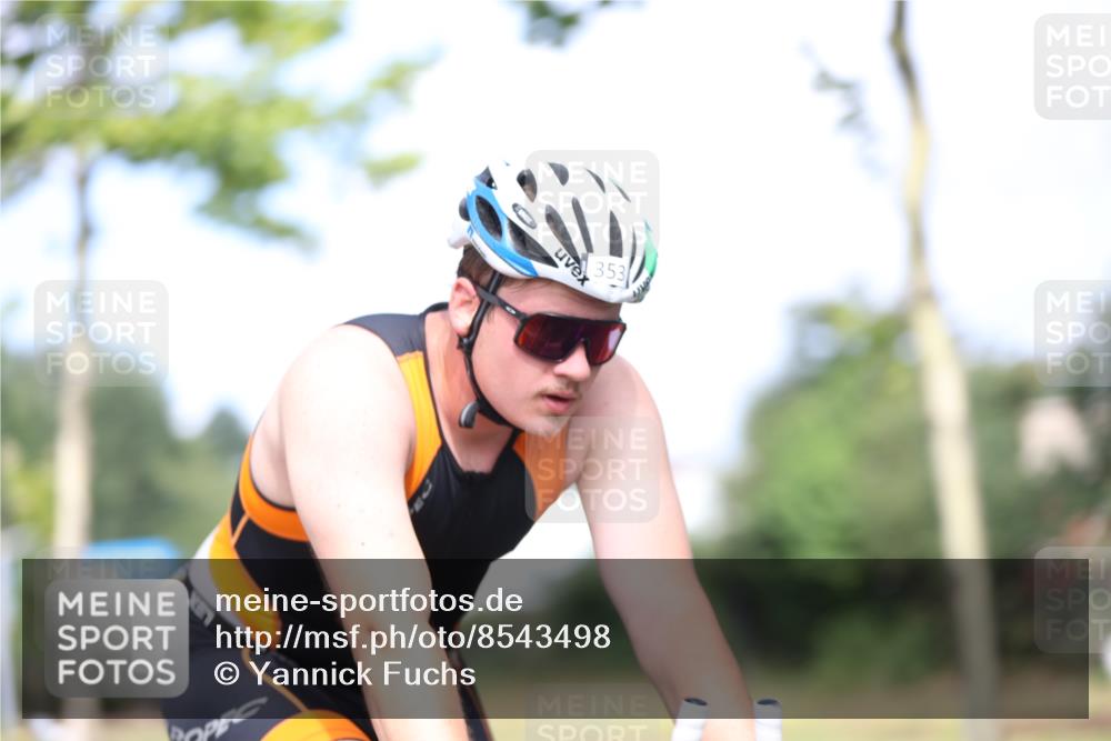 10.08.2025 - GEWOBA Citytriathlon Bremen Yannick Fuchs http://msf.ph/oto/8543498 10.08.2025 10:49:46 Radfahren 147, 353, 408 meine-sportfotos.de