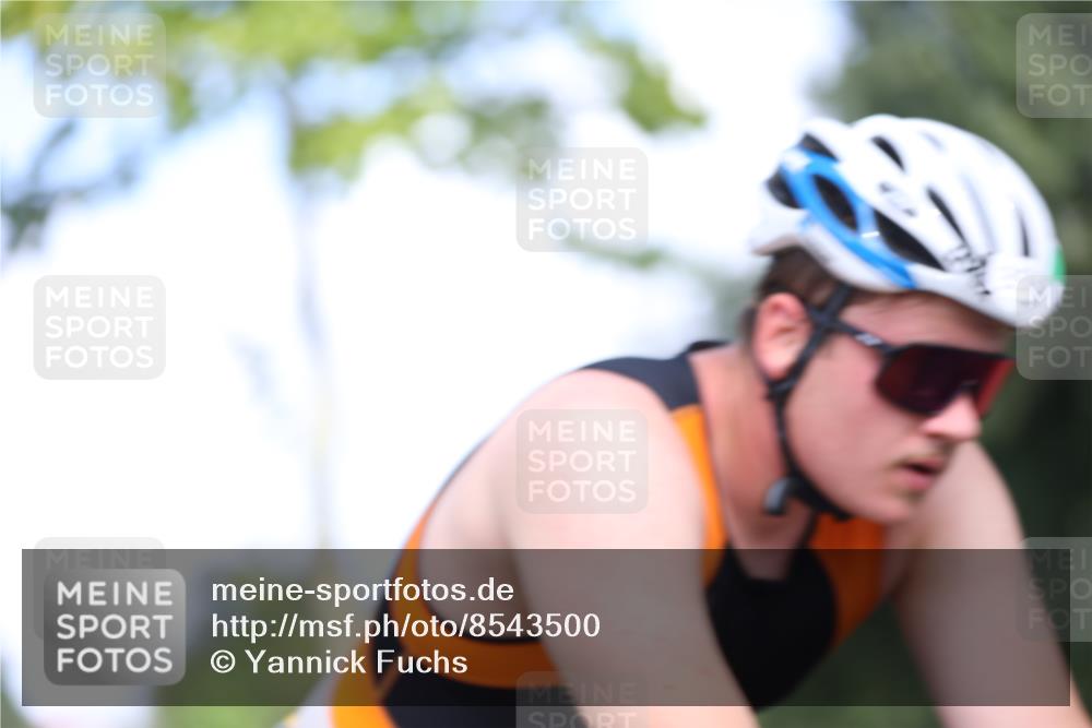 10.08.2025 - GEWOBA Citytriathlon Bremen Yannick Fuchs http://msf.ph/oto/8543500 10.08.2025 10:49:46 Radfahren 147, 353, 408 meine-sportfotos.de