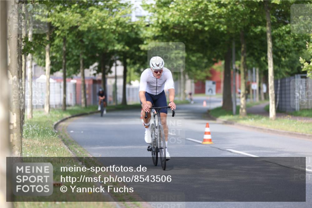 10.08.2025 - GEWOBA Citytriathlon Bremen Yannick Fuchs http://msf.ph/oto/8543506 10.08.2025 10:49:53 Radfahren 147, 353, 408, 432, 441 meine-sportfotos.de
