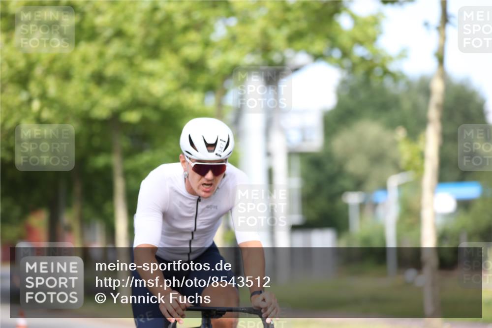 10.08.2025 - GEWOBA Citytriathlon Bremen Yannick Fuchs http://msf.ph/oto/8543512 10.08.2025 10:49:54 Radfahren 147, 408, 432, 441 meine-sportfotos.de