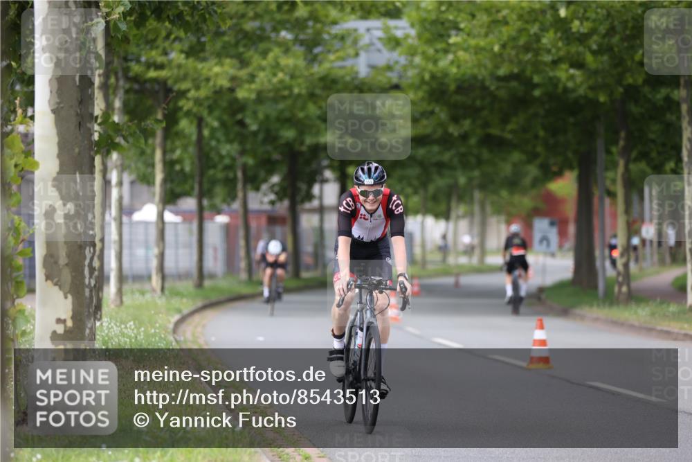 10.08.2025 - GEWOBA Citytriathlon Bremen Yannick Fuchs http://msf.ph/oto/8543513 10.08.2025 12:51:06 Radfahren 551, 681, 719, 768, 776, 894, 924 meine-sportfotos.de