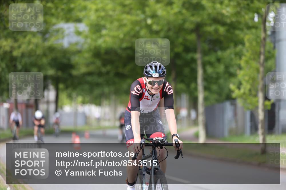 10.08.2025 - GEWOBA Citytriathlon Bremen Yannick Fuchs http://msf.ph/oto/8543515 10.08.2025 12:51:07 Radfahren 551, 681, 719, 768, 776, 894, 924 meine-sportfotos.de