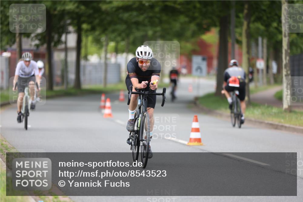 10.08.2025 - GEWOBA Citytriathlon Bremen Yannick Fuchs http://msf.ph/oto/8543523 10.08.2025 12:51:09 Radfahren 551, 681, 719, 768, 776, 894, 924 meine-sportfotos.de