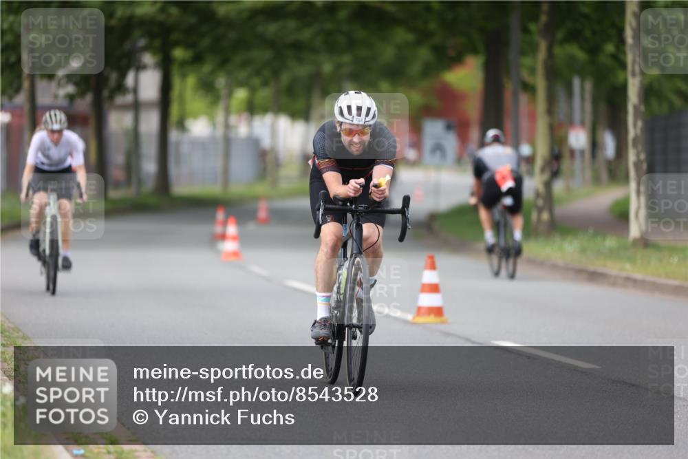 10.08.2025 - GEWOBA Citytriathlon Bremen Yannick Fuchs http://msf.ph/oto/8543528 10.08.2025 12:51:09 Radfahren 551, 681, 719, 768, 776, 894, 924 meine-sportfotos.de