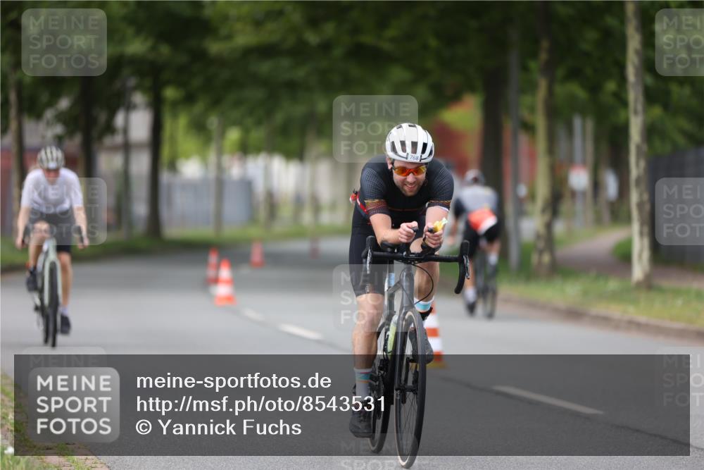 10.08.2025 - GEWOBA Citytriathlon Bremen Yannick Fuchs http://msf.ph/oto/8543531 10.08.2025 12:51:09 Radfahren 551, 681, 719, 768, 776, 894, 924 meine-sportfotos.de