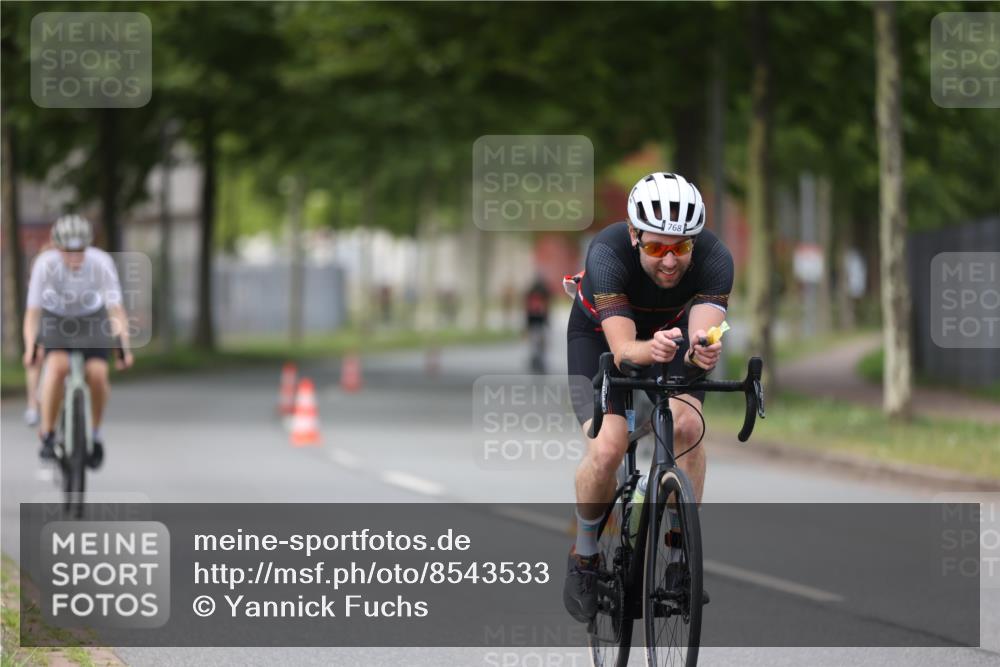 10.08.2025 - GEWOBA Citytriathlon Bremen Yannick Fuchs http://msf.ph/oto/8543533 10.08.2025 12:51:10 Radfahren 551, 681, 719, 768, 776, 894, 924 meine-sportfotos.de