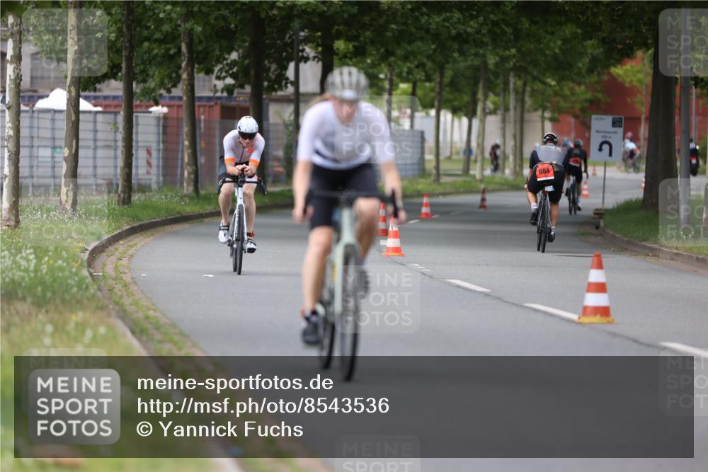 10.08.2025 - GEWOBA Citytriathlon Bremen Yannick Fuchs http://msf.ph/oto/8543536 10.08.2025 12:51:11 Radfahren 551, 681, 719, 768, 776, 894, 924 meine-sportfotos.de
