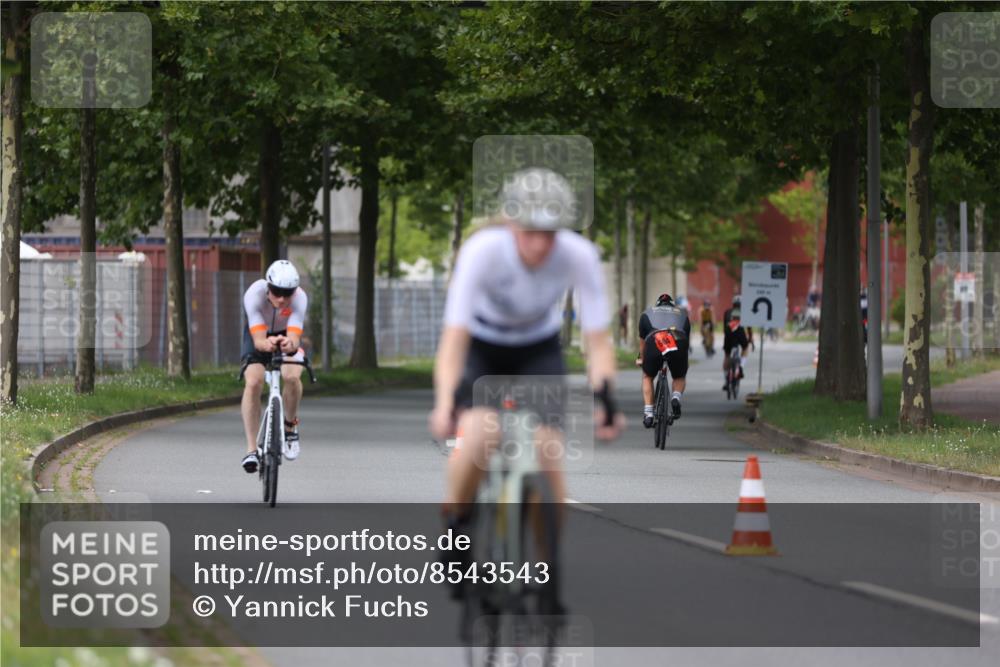 10.08.2025 - GEWOBA Citytriathlon Bremen Yannick Fuchs http://msf.ph/oto/8543543 10.08.2025 12:51:11 Radfahren 551, 681, 719, 768, 776, 894, 924 meine-sportfotos.de
