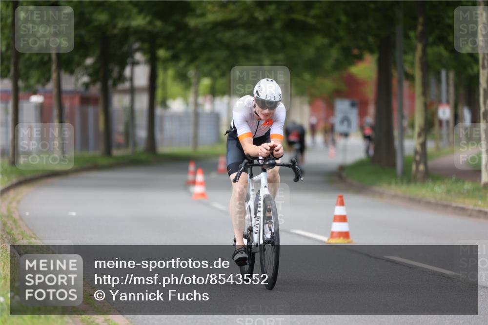 10.08.2025 - GEWOBA Citytriathlon Bremen Yannick Fuchs http://msf.ph/oto/8543552 10.08.2025 12:51:12 Radfahren 551, 681, 719, 768, 776, 894, 924 meine-sportfotos.de