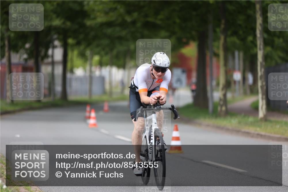 10.08.2025 - GEWOBA Citytriathlon Bremen Yannick Fuchs http://msf.ph/oto/8543555 10.08.2025 12:51:12 Radfahren 551, 681, 719, 768, 776, 894, 924 meine-sportfotos.de
