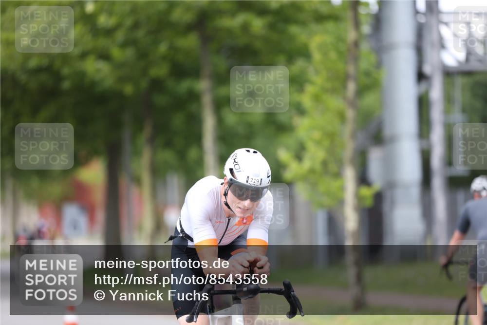 10.08.2025 - GEWOBA Citytriathlon Bremen Yannick Fuchs http://msf.ph/oto/8543558 10.08.2025 12:51:13 Radfahren 551, 667, 681, 719, 768, 776, 924 meine-sportfotos.de