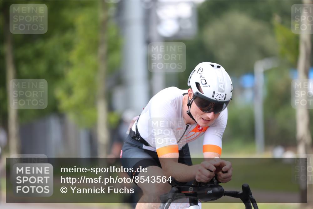 10.08.2025 - GEWOBA Citytriathlon Bremen Yannick Fuchs http://msf.ph/oto/8543564 10.08.2025 12:51:13 Radfahren 551, 667, 681, 719, 768, 776, 924 meine-sportfotos.de