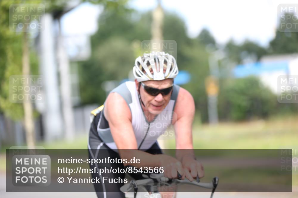 10.08.2025 - GEWOBA Citytriathlon Bremen Yannick Fuchs http://msf.ph/oto/8543566 10.08.2025 10:50:02 Radfahren 147, 406, 408, 432, 441 meine-sportfotos.de