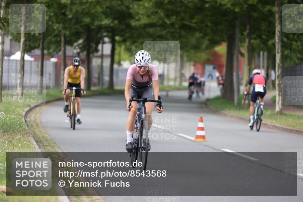 10.08.2025 - GEWOBA Citytriathlon Bremen Yannick Fuchs http://msf.ph/oto/8543568 10.08.2025 12:51:25 Radfahren 556, 667, 719, 768, 822, 912 meine-sportfotos.de