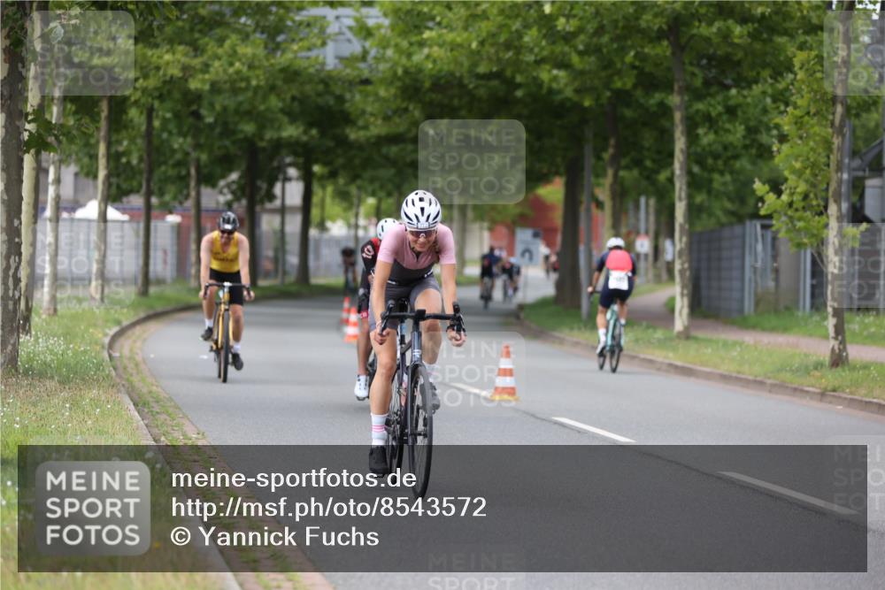 10.08.2025 - GEWOBA Citytriathlon Bremen Yannick Fuchs http://msf.ph/oto/8543572 10.08.2025 12:51:25 Radfahren 556, 667, 719, 768, 822, 912 meine-sportfotos.de