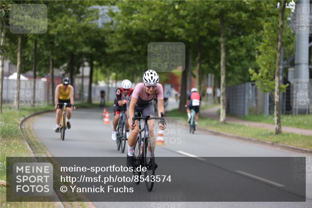 10.08.2025 - GEWOBA Citytriathlon Bremen Yannick Fuchs http://msf.ph/oto/8543574 10.08.2025 12:51:25 Radfahren 556, 667, 719, 768, 822, 912 meine-sportfotos.de