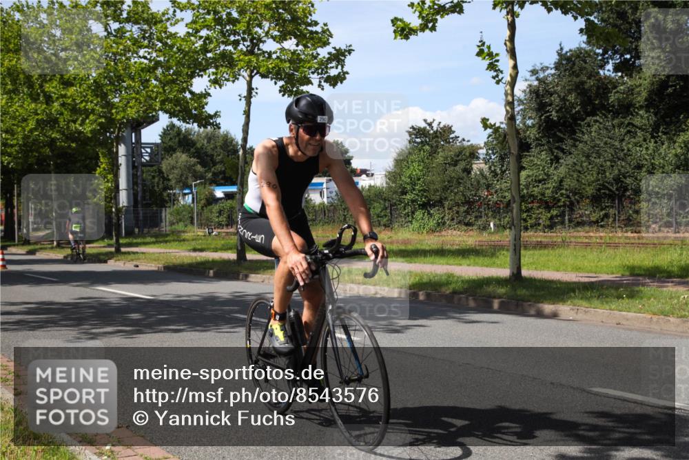 10.08.2025 - GEWOBA Citytriathlon Bremen Yannick Fuchs http://msf.ph/oto/8543576 10.08.2025 14:37:36 Radfahren 4, 58, 63, 116, 170, 197, 254, 287, 290 meine-sportfotos.de