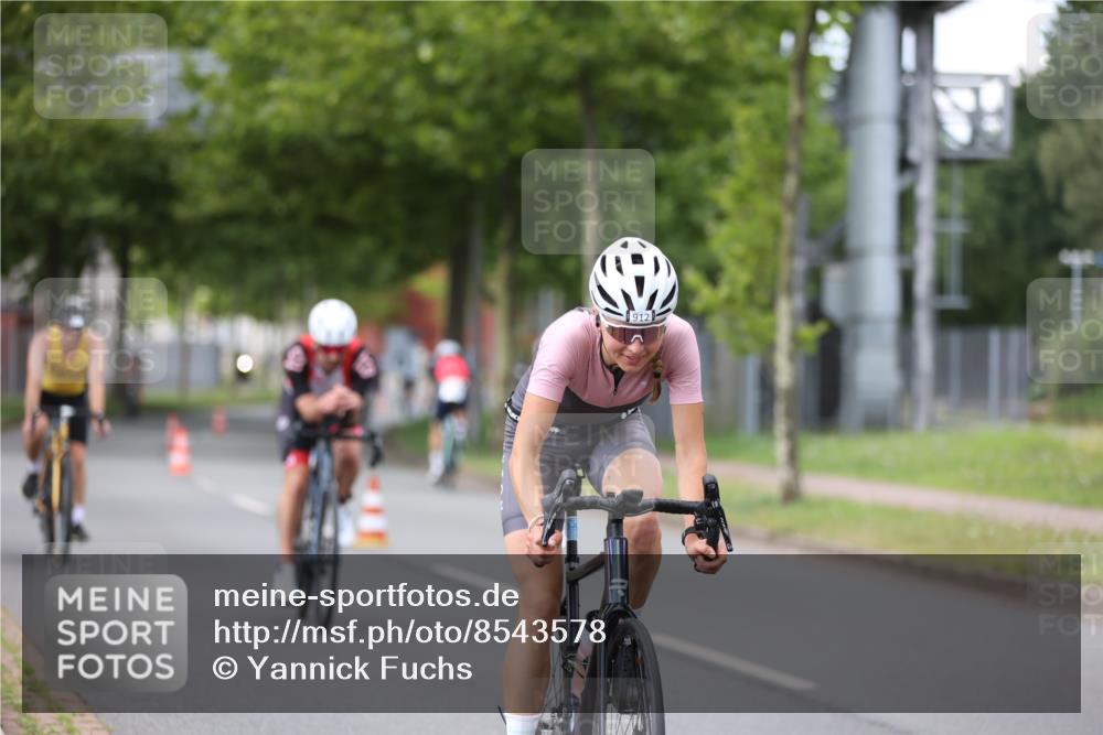 10.08.2025 - GEWOBA Citytriathlon Bremen Yannick Fuchs http://msf.ph/oto/8543578 10.08.2025 12:51:26 Radfahren 556, 667, 719, 822, 912 meine-sportfotos.de