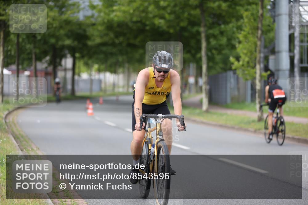 10.08.2025 - GEWOBA Citytriathlon Bremen Yannick Fuchs http://msf.ph/oto/8543596 10.08.2025 12:51:27 Radfahren 556, 667, 719, 822, 912 meine-sportfotos.de